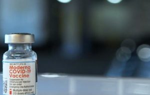 انتشار ویروس کرونا با واکسیناسیون ۶۰ درصد جمعیت کشور متوقف می‌شود