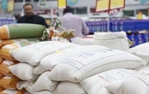 برخورد جدی با گران فروشان و متخلفان عرضه کالاهای اساسی انجام می گیرد