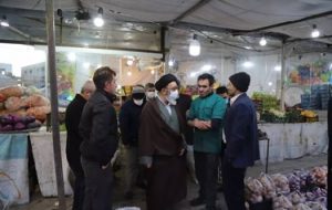 گفت‌وگوی صمیمی آل‌هاشم با اصناف در محل کسب‌شان