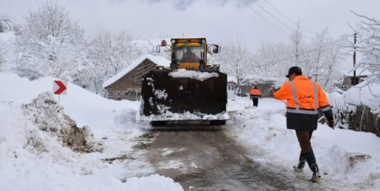 ۸۰ روستای هشترود همچنان در محاصره برف/ تلاش برای بازگشایی مسیرها ادامه دارد