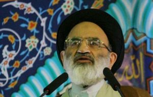 آیت‌الله رئیسی آبروی خود را به میدان آورده است/ دشمن را در داخل کشور خود زمین گیر کردیم