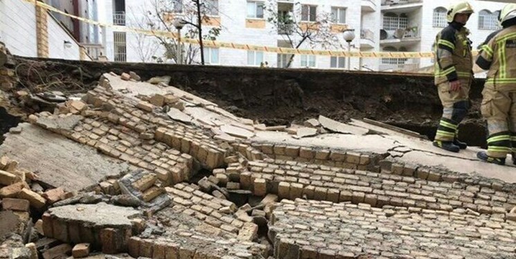 ریزش دیوار بر روی ۳ دانش آموز در هادیشهر ریزش دیوار بر روی ۳ دانش آموز در هادیشهر