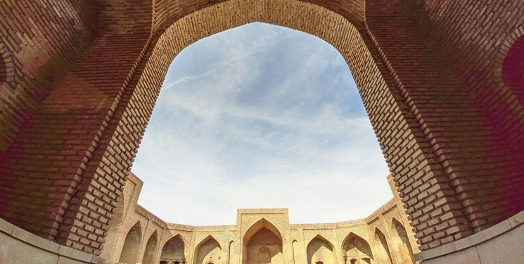 مرمت بخش‌های اضطراری کاروانسرای جمال‌آباد میانه
