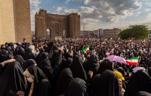 همخوانی «سلام فرمانده» به زبان ترکی در تبریز همخوانی «سلام فرمانده» به زبان ترکی در تبریز