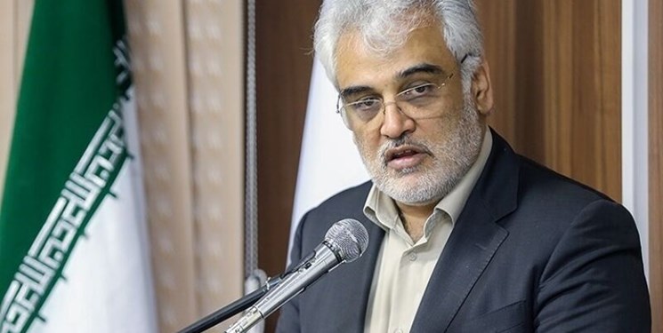 رئیس دانشگاه آزاد: دانشجویان فنی از صنایع احساس دوری می کنند/ تربیت نیروهای خلاق نیاز اصلی آینده کشور است