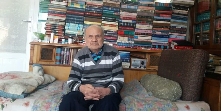کفاشی در دل کتابخانه/ این مرد تبریزی دلداده کتاب است کفاشی در دل کتابخانه/ این مرد تبریزی دلداده کتاب است