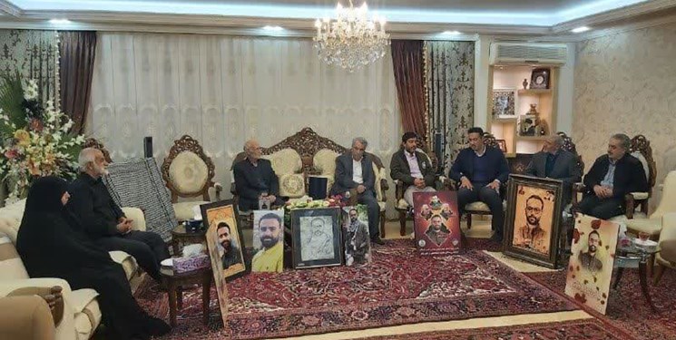 دیدار رئیس اداره ورزش و جوانان تبریز با خانواده شهید مدافع امنیت دیدار رئیس اداره ورزش و جوانان تبریز با خانواده شهید مدافع امنیت