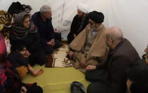 امام جمعه تبریز در چادر زلزله‌زدگان خوی/ دیدار چهره به چهره آل هاشم با مردم + تصاویر