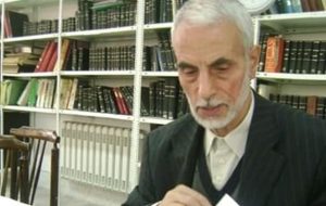 اولین کسی که امام ورودش را به خاک ایران از هواپیما اعلام کرد/ ماجرای تصرف نخستوزیری و دانشگاه افسری در ۲۲ بهمن اولین کسی که امام ورودش را به خاک ایران از هواپیما اعلام کرد/ ماجرای تصرف نخستوزیری و دانشگاه افسری در ۲۲ بهمن