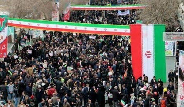 فیلم/ سرمای استخوان سوز مقهور گرمای حضور مردم/ تبریز دوباره حماسی شد