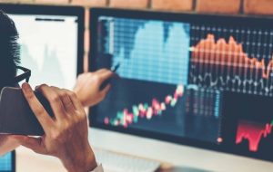 بورس در آستانه فتح قله تاریخی سال ۹۹/ بازار سرمایه میتواند ضربهگیر تورم باشد بورس در آستانه فتح قله تاریخی سال ۹۹/ بازار سرمایه میتواند ضربهگیر تورم باشد