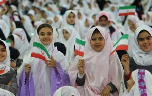 مصلا در آغوش فرشتگان/ روایتی از نخستین ارتباط دخترانه رسمی با خدا
