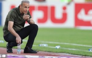حضور سرمربی پرسپولیس در کلاس مربیگری با اهدای لپ‌تاپ به بانوان مربی+عکس