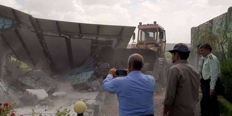 عاقبت نافرجام زمینخواری در تبریز؛ قلع و قمع ۲ ویلای غیرمجاز عاقبت نافرجام زمینخواری در تبریز؛ قلع و قمع ۲ ویلای غیرمجاز