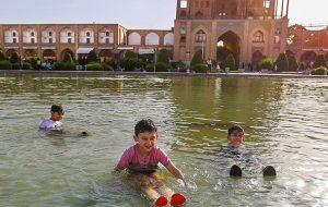 افزایش دما در اغلب شهرها و طوفان گرد و خاک در شرق کشور افزایش دما در اغلب شهرها و طوفان گرد و خاک در شرق کشور