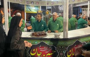 فیلم| طعم خوش چایی حضرتی برای عزاداران امام حسین(ع) فیلم| طعم خوش چایی حضرتی برای عزاداران امام حسین(ع)