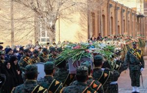 سنگ تمام دانشجویان هنراسلامی تبریز برای لاله سرخ بی‌نشان