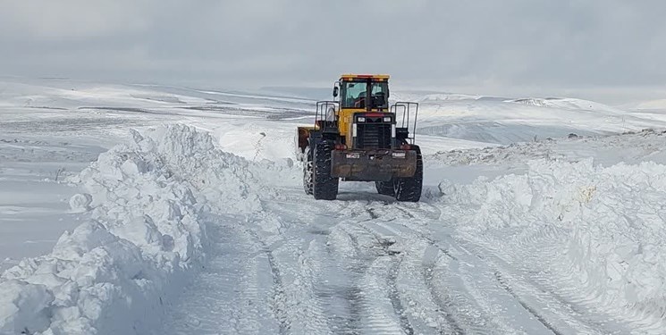 محاصره ۳۰۰ روستای آذربایجان‌شرقی توسط برف و امدادرسانی به ۲۳۰ خودرو