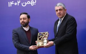 اهدای لوح ثبت جهانی «کندوان» روستای شگفت انگیز به استاندار آذربایجان‌شرقی