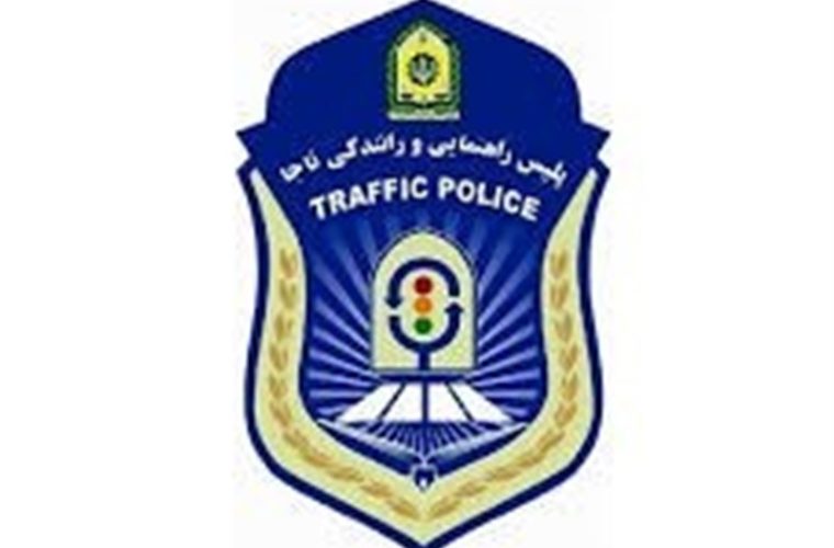 سقوط دیوارنگاره میدان انقلاب/ترافیک به دلیل وزش باد در تهران سقوط دیوارنگاره میدان انقلاب/ترافیک به دلیل وزش باد در تهران