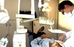آموزش غیرقانونی دندان سازی توسط افراد بی تجربه در جامعه
