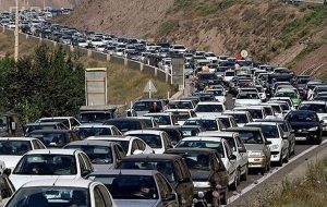 ترافیک در محورهای چالوس و هراز سنگین شد