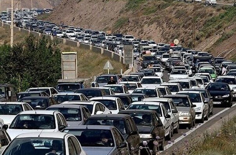 ترافیک در محورهای چالوس و هراز سنگین شد