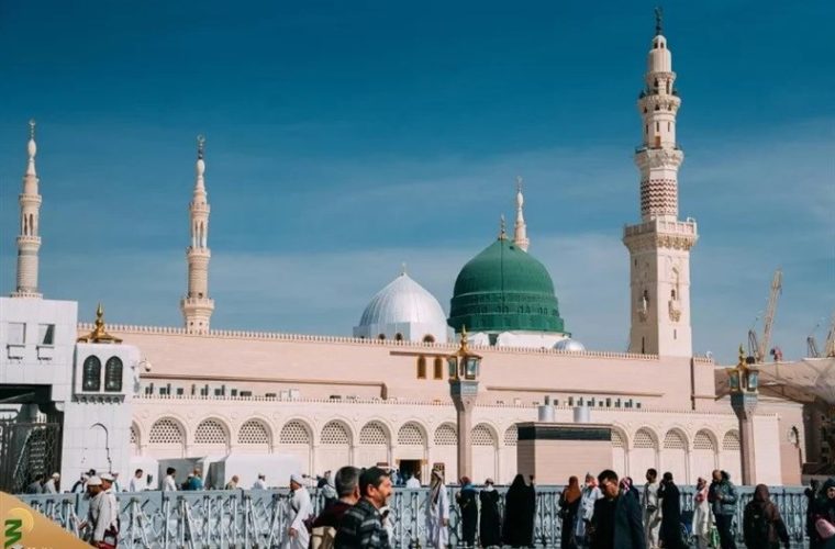 دیدار نماینده بعثه با نخبگان دانش آموزی در مدینه