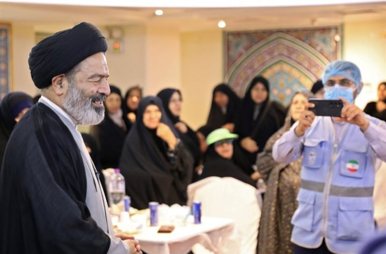 دیدار سرپرست حجاج ایرانی با زائران در هتل مدینه الجدیده