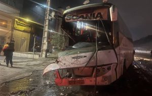 12 مصدوم در حادثه تصادف اتوبوس با کامیون در جاجرود
