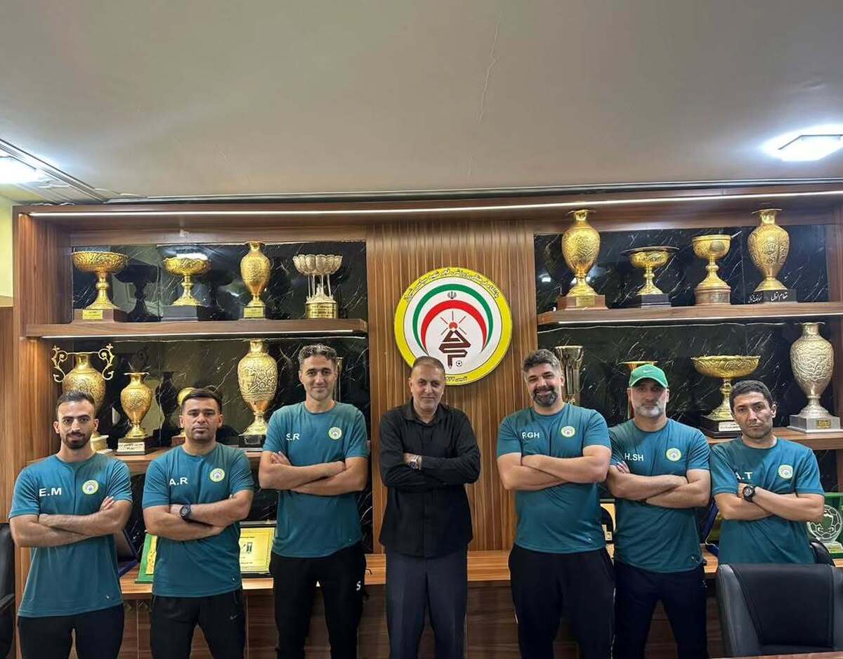 تمدید پیروز قربانی و کادرش با فجرسپاسی تمدید پیروز قربانی و کادرش با فجرسپاسی