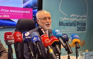 اعطای مدال دانشمند جوان با پشتوانه وقف علمی پروفسور شاهین و فرخزاد