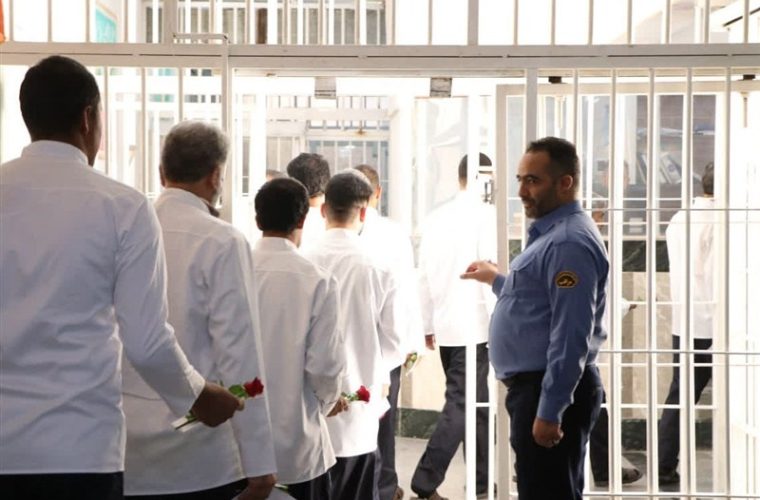 مرخصی منجر به آزادی 237 زندانی در زندان قزلحصار مرخصی منجر به آزادی 237 زندانی در زندان قزلحصار