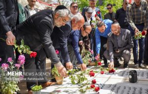 کلیمیان شیراز در کنار شهدای جنگ رمضان؛ مرزبندی مشخص با صهیونیسم – پایگاه خبری تبریز یازار | اخبار ایران و جهان کلیمیان شیراز در کنار شهدای جنگ رمضان؛ مرزبندی مشخص با صهیونیسم – پایگاه خبری تبریز یازار | اخبار ایران و جهان