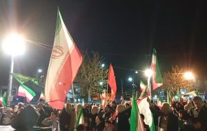اجتماع شبانه مردم فراهان در حمایت از رهبر انقلاب و نیروهای مسلح اجتماع شبانه مردم فراهان در حمایت از رهبر انقلاب و نیروهای مسلح