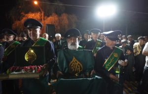 زیارت بیکلام؛ پرچم شاهچراغ(ع) بر مزار ۱۶۸ شهید مدرسه شجره طیبه میناب زیارت بیکلام؛ پرچم شاهچراغ(ع) بر مزار ۱۶۸ شهید مدرسه شجره طیبه میناب