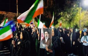 تجمع باشکوه مردم مارگون در شب شصت و نهم قرارهای شبانه تجمع باشکوه مردم مارگون در شب شصت و نهم قرارهای شبانه