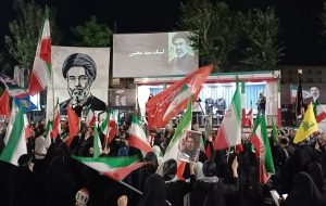 فریاد «آذربایجان اویاخدی، انقلابا دایاخدی» در اجتماع شبانه مردم تبریز – پایگاه خبری تبریز یازار | اخبار ایران و جهان فریاد «آذربایجان اویاخدی، انقلابا دایاخدی» در اجتماع شبانه مردم تبریز – پایگاه خبری تبریز یازار | اخبار ایران و جهان