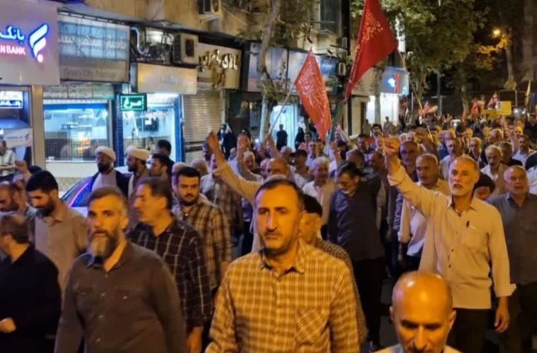حضور حماسی مردم لاهیجان در شب ۱۸۸؛ روایتی که همچنان ادامه دارد – پایگاه خبری تبریز یازار | اخبار ایران و جهان حضور حماسی مردم لاهیجان در شب ۱۸۸؛ روایتی که همچنان ادامه دارد – پایگاه خبری تبریز یازار | اخبار ایران و جهان