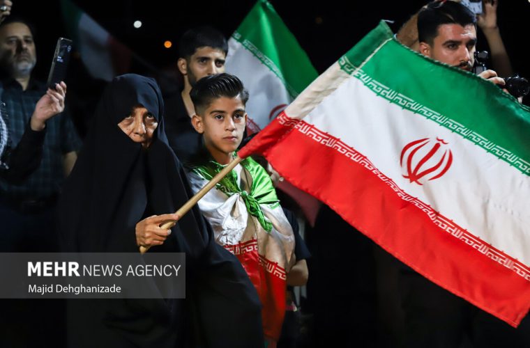 شب ۲۱۷ حماسه خیابان؛ یزدیها ایستاده در میدان اقتدار – پایگاه خبری تبریز یازار | اخبار ایران و جهان شب ۲۱۷ حماسه خیابان؛ یزدیها ایستاده در میدان اقتدار – پایگاه خبری تبریز یازار | اخبار ایران و جهان